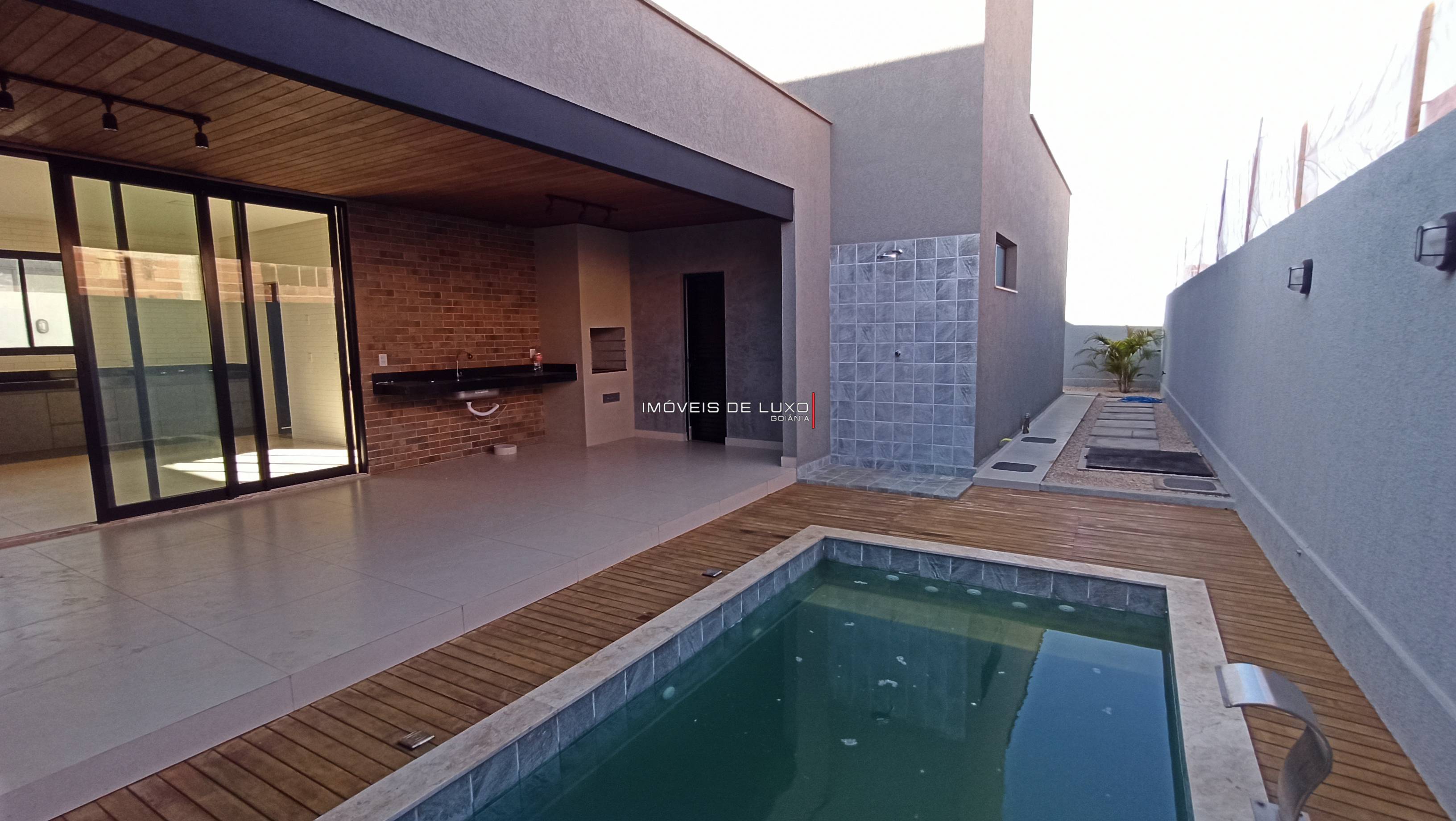 Imóveis de Luxo - Moderna Casa Térrea com 240m2 no Portal do Sol Green 