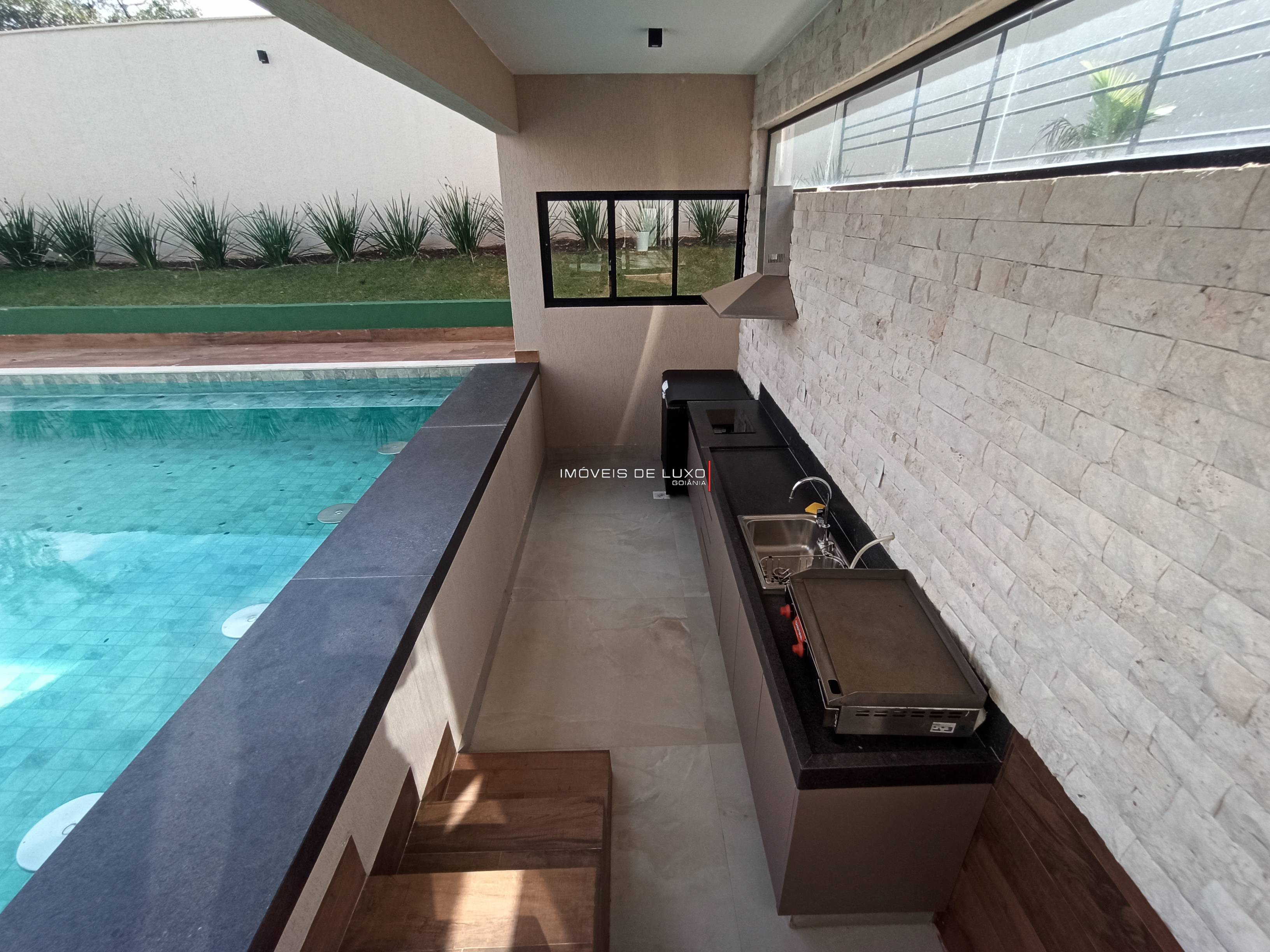 Imóveis de Luxo - Linda Casa Térrea  de alto padrão no Cond Villa Verde, Sen Canedo