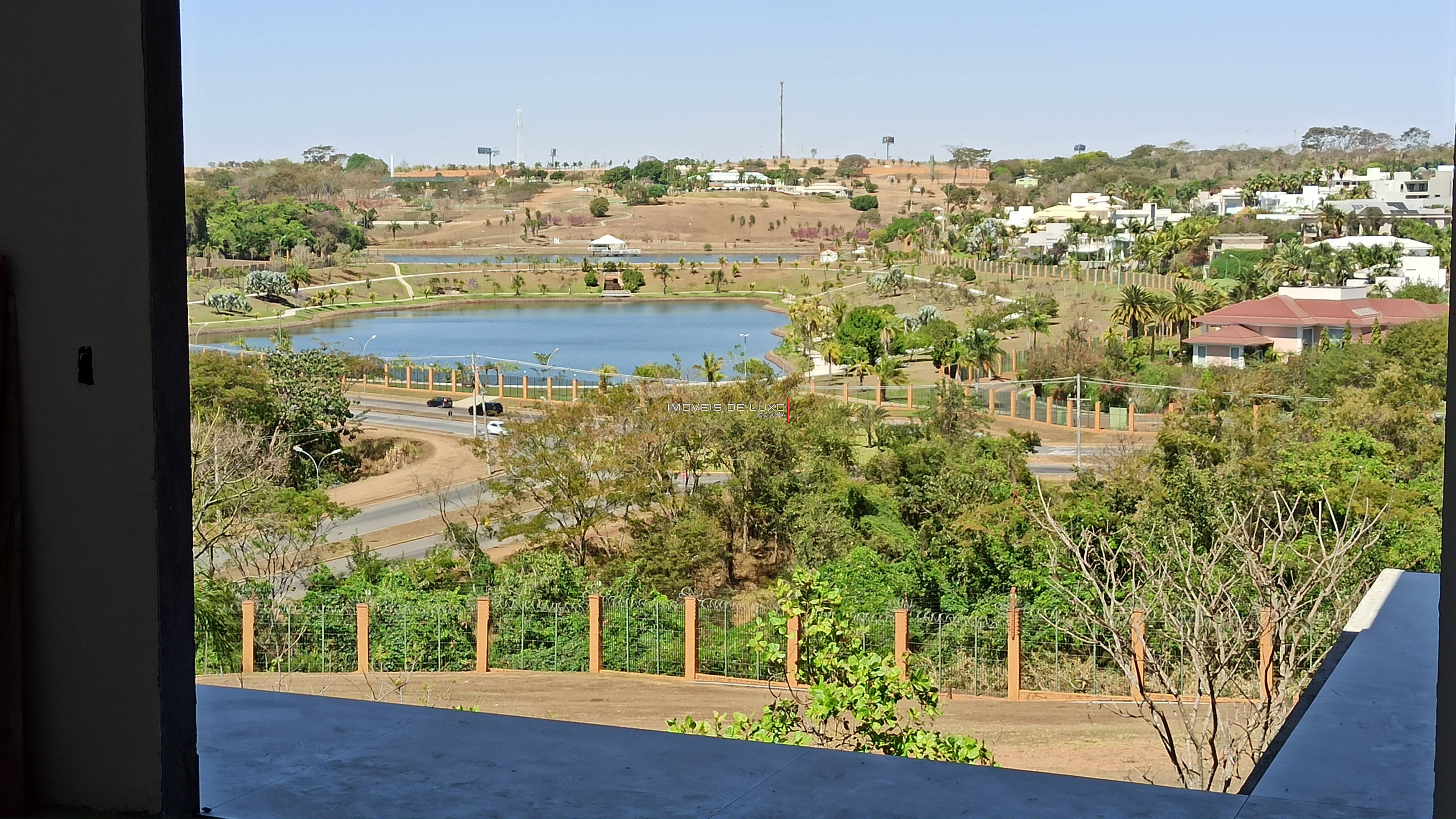 Imóveis de Luxo - Sobrado 4 Suítes com vista para o Lago no Alphaville Araguaia