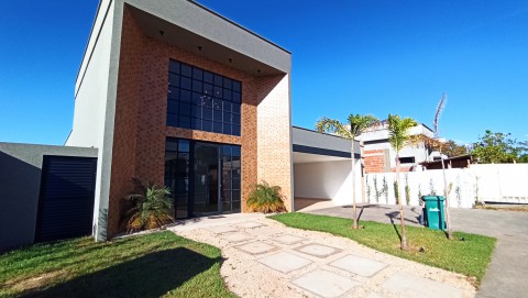 Moderna Casa Térrea com 240m2 no Portal do Sol Green 