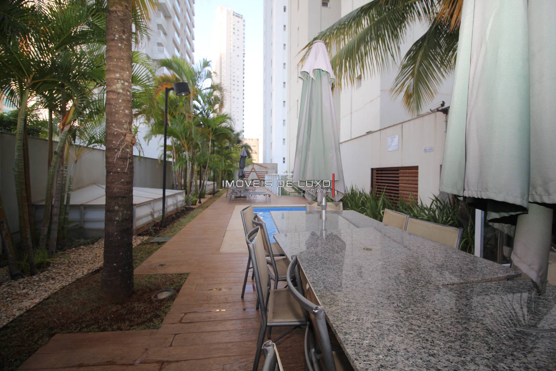 Imóveis de Luxo - Apartamento 4 suítes em frente ao parque Areião