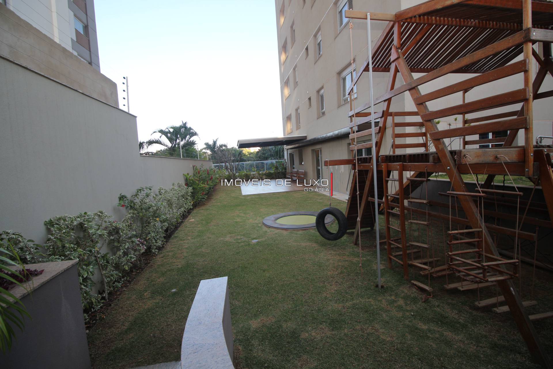 Imóveis de Luxo - Apartamento 4 suítes em frente ao parque Areião