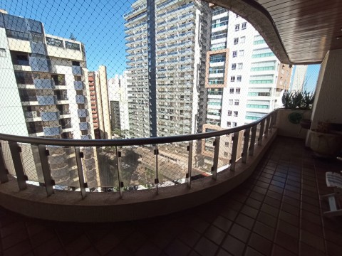 Apartamento com 259m2,  4 suites, 3 vagas garagem no Setor Bueno