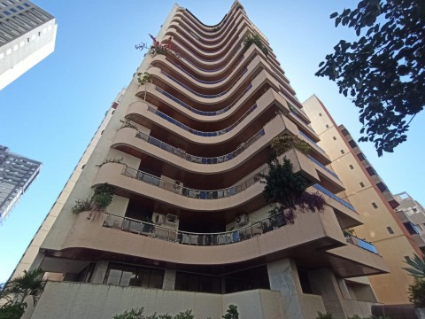 Apartamento com 259m2,  4 suites, 3 vagas garagem no Setor Bueno